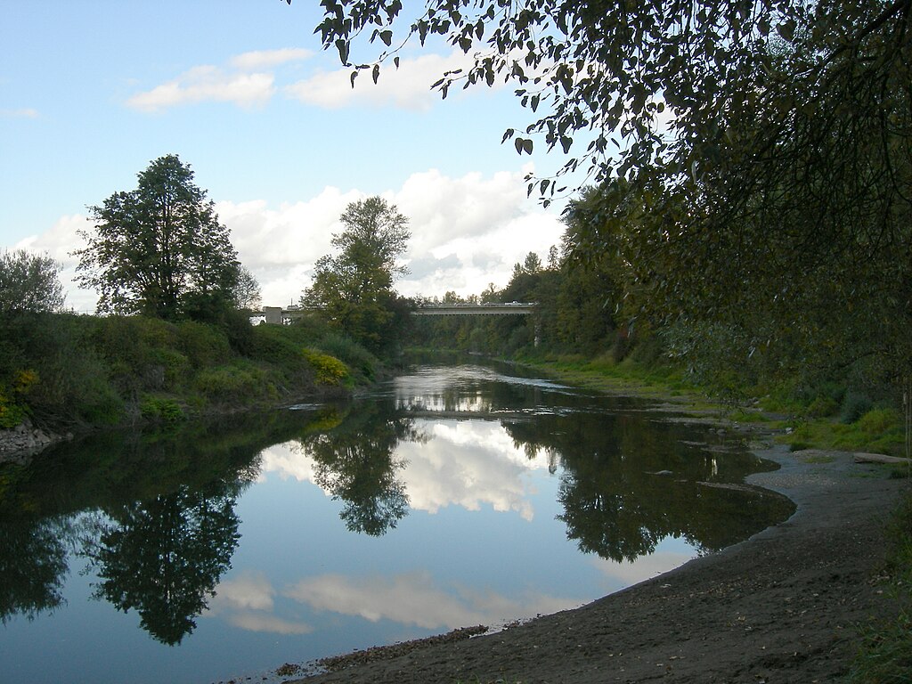 Photo by Joe Mabel: https://commons.wikimedia.org/wiki/File:Duvall_WA_bridge_01.jpg